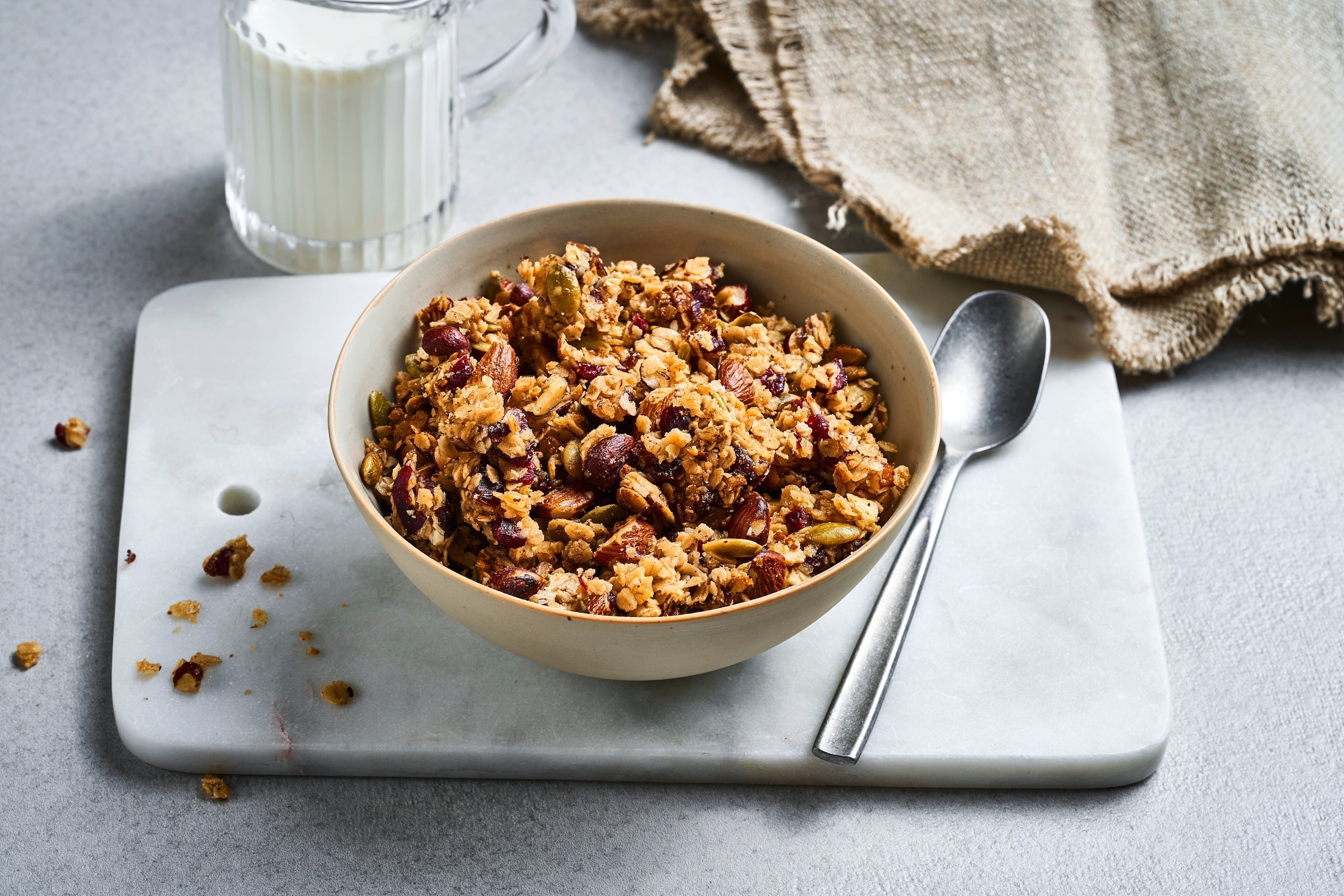 Crunchy hjemmelaget granola