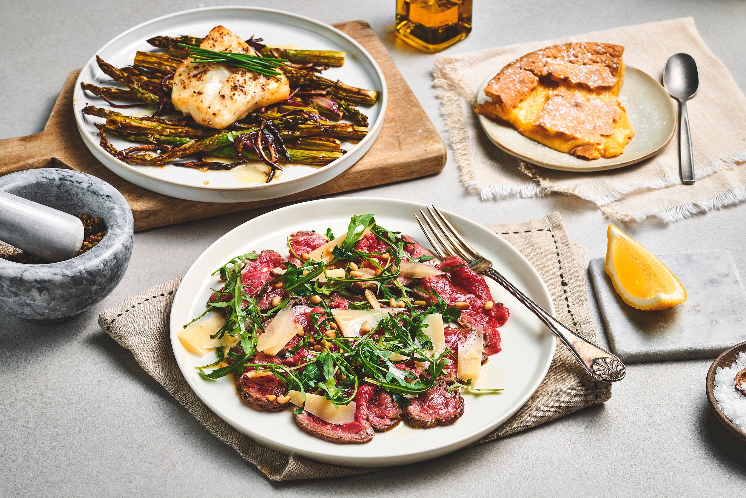 Biffcarpaccio | Kveite med asparges | Blondies med hvit sjokolade
