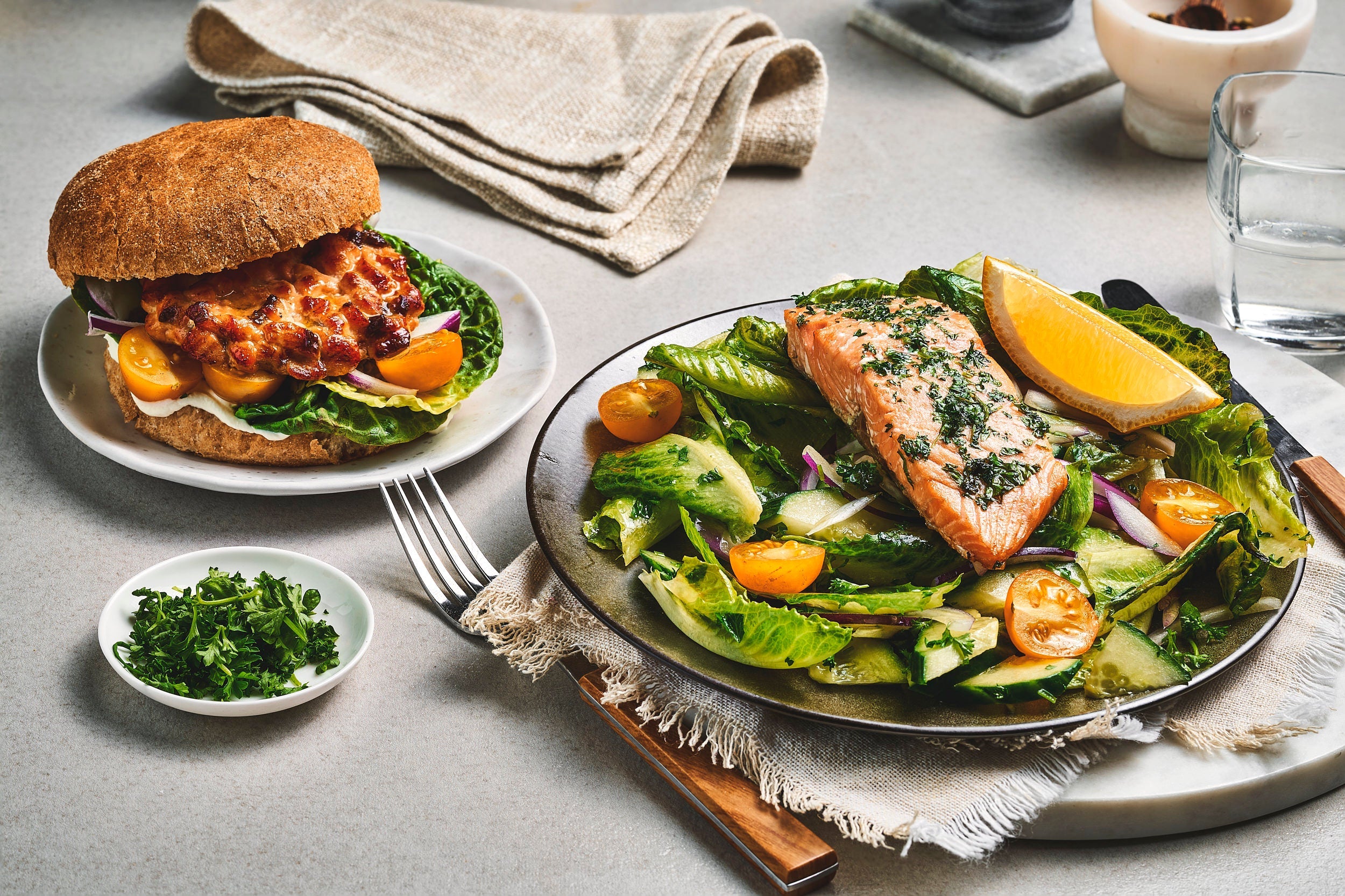 Salat med marinert laks | Lakseburger